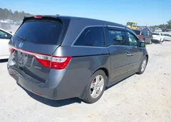 2013 Honda Odyssey Touring — фото 4