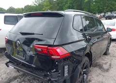 2023 Volkswagen Tiguan 2.0T Se R-Line Black — фото 6