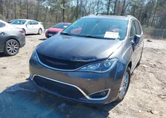 2020 Chrysler Pacifica Touring L — фото 6