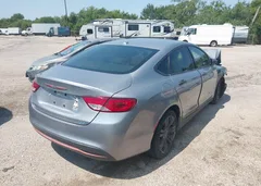 2015 Chrysler 200 Limited — фото 4