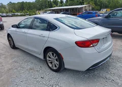2015 Chrysler 200 Limited — фото 3