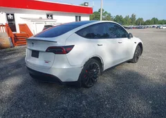 2022 Tesla Model Y Performance Dual Motor All-Wheel Drive — фото 22