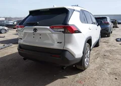 2025 Toyota Rav4 Xle Premium — фото 4