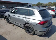 2023 Volkswagen Tiguan 2.0T Se R-Line Black — фото 3