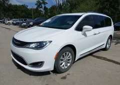 2018 Chrysler Pacifica Touring L — фото 2