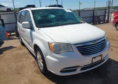 2013 Chrysler Town & Country Touring — фото 1
