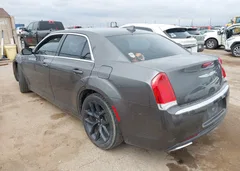 2016 Chrysler 300 Limited — фото 3