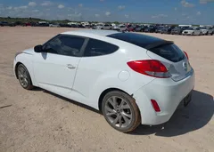 2017 Hyundai Veloster — фото 3