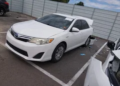 2012 Toyota Camry Hybrid Le — фото 2
