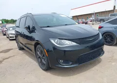 2019 Chrysler Pacifica Touring L Plus — фото 1