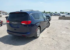 2020 Chrysler Voyager Lx — фото 4