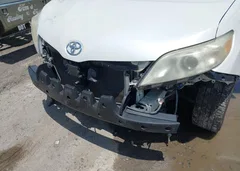 2012 Toyota Sienna Limited V6 7 Passenger — фото 6