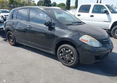 2010 Nissan Versa 1.8S — фото 1