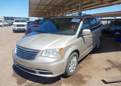 2016 Chrysler Town & Country Touring — фото 2