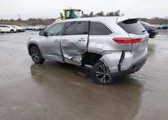 2018 Toyota Highlander Le — фото 3