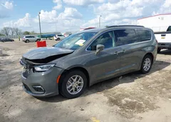 2022 Chrysler Pacifica Touring L — фото 2