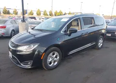 2018 Chrysler Pacifica Hybrid Touring L — фото 2