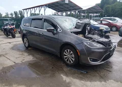2018 Chrysler Pacifica Touring Plus — фото 1
