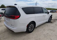 2024 Chrysler Pacifica Hybrid Select — фото 4