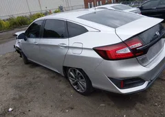 2018 Honda Clarity Plug-In Hybrid Touring — фото 3