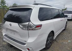 2017 Toyota Sienna Se 8 Passenger — фото 4