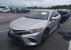 2020 Toyota Camry Se — фото 2