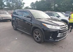 2018 Toyota Highlander Le Plus — фото 1