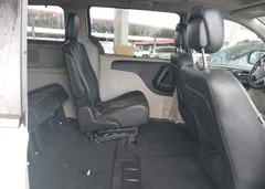 2016 Chrysler Town & Country Touring-L Anniversary Edition — фото 8