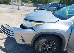2018 Toyota Highlander LE Plus — фото 6