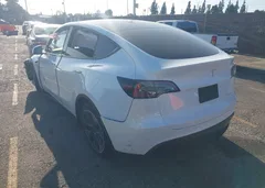 2024 Tesla Model Y Long Range Dual Motor All-Wheel Drive — фото 3