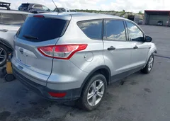 2015 Ford Escape S — фото 4