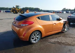 2016 Hyundai Veloster — фото 4