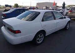 1998 Toyota Camry LE — фото 4