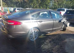 2017 Ford Fusion Hybrid SE — фото 4