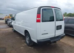 2017 Chevrolet Express 3500 Work Van — фото 3