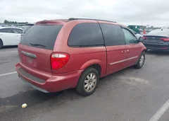 2005 Chrysler Town & Country Touring — фото 4