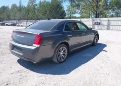 2016 Chrysler 300C — фото 4