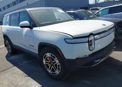 2022 Rivian R1S Launch Edition — фото 1