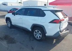2020 Toyota Rav4 Le — фото 3