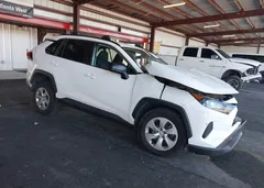 2020 Toyota Rav4 LE — фото 1