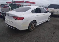 2015 Chrysler 200 Limited — фото 4