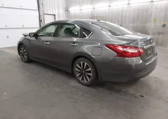 2017 Nissan Altima 2.5 SV — фото 3