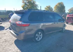 2017 Toyota Sienna LE 8 Passenger — фото 4