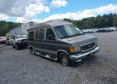 2003 Ford E-150 Recreational — фото 1