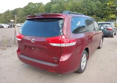 2012 Toyota Sienna Le V6 8 Passenger — фото 4
