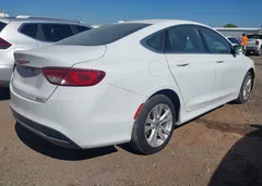 2015 Chrysler 200 Limited — фото 4