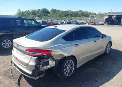 2017 Ford Fusion SE — фото 4