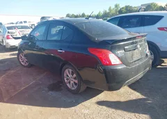 2015 Nissan Versa 1.6 SL — фото 3
