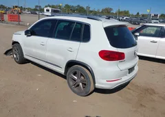 2017 Volkswagen Tiguan 2.0T Sport — фото 3