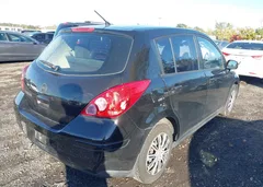 2011 Nissan Versa 1.8S — фото 4
